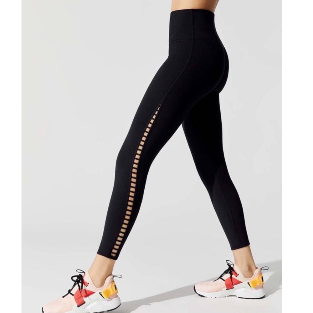 NWOT Nike Women’s 3/4 leg Dri-Fit leggings-Small